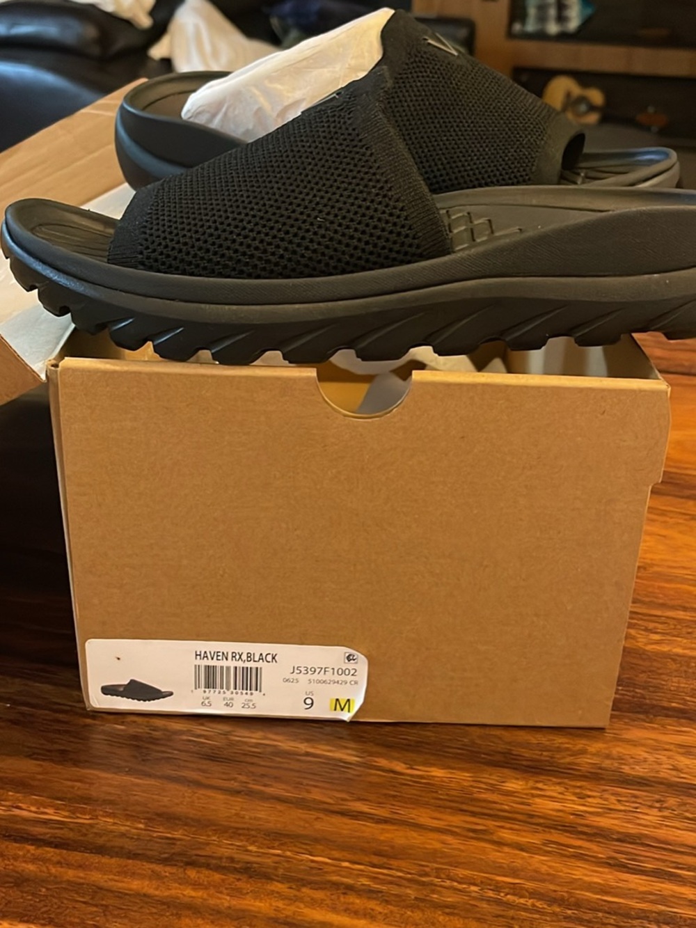 Vionic slippers size 9 New.
